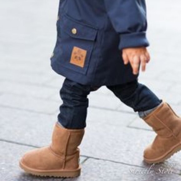 UGG Kids Classic II Weather Short Boot - Picture 4 of 4
